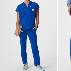 Fabletics Scrub Set